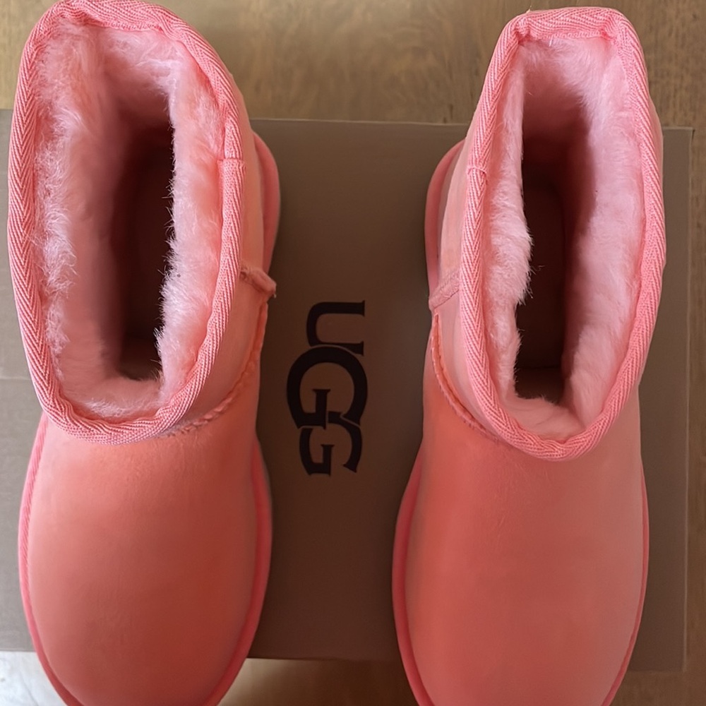 UGGS Genuine Classic Mini II Rare Color StarfishPink Wm Size 6 New in Box - Picture 8 of 9